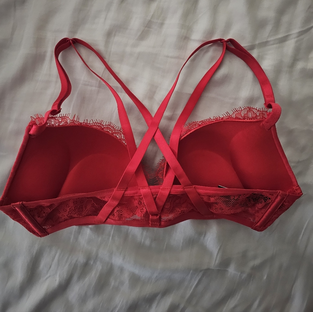 Victoria's Secret Bombshell Bra - Picture 2 of 5